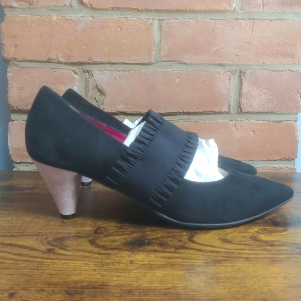 Le Babe Black Suede Kitten Heels Size 40 European Made In Italy